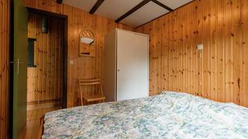 Chalet | 3 bedrooms, individually furnished, bed sheets