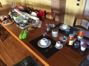 Free daily local cuisine breakfast  - Villa Bonelli Bed & Fest (Savigliano)
