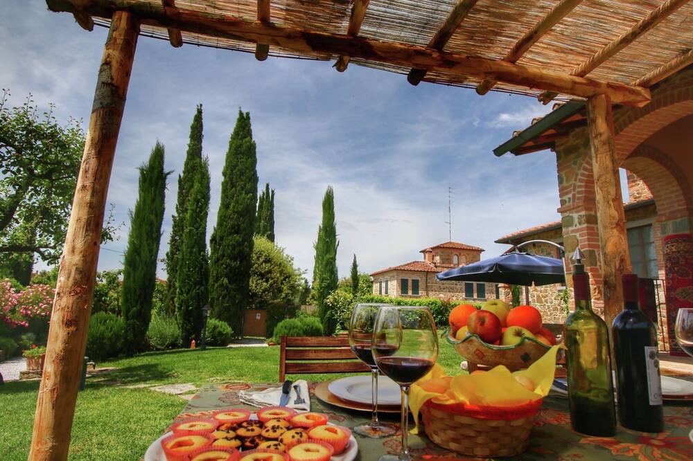 Tuscan Retreat With Pool