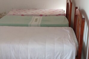 Triple Room, Multiple Beds | Free WiFi, bed sheets - Pousada Lá em Casa (Ibicarai)