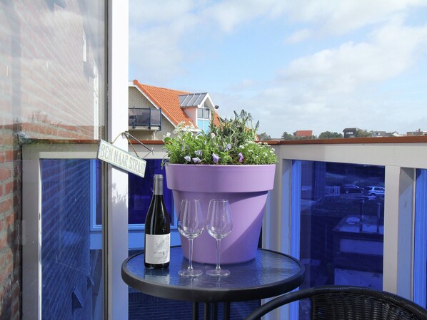 Balcony - Comfortable Holiday Home for 18 People, 100 m From the Beach of Bergen aan Zee (Bergen aan Zee)
