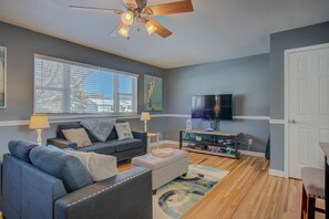 Apartment (2 Bedrooms) | Living room | Smart TV