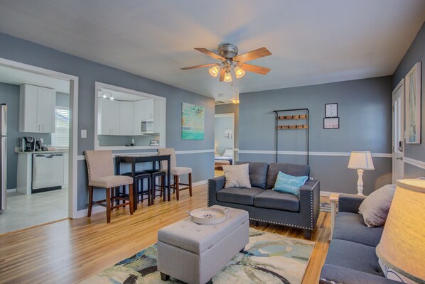 Apartment (2 Bedrooms) | Living room | Smart TV