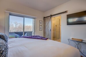 Villa (4 Bedrooms) | 4 bedrooms, premium bedding, down duvets, individually decorated - Downtown Skyline Rooftop Patio Modern Townhome (Colorado Springs)