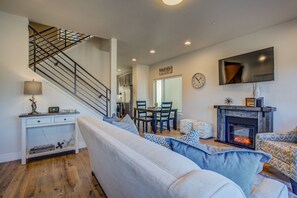 Villa (4 Bedrooms) | Living room | Smart TV, fireplace - Downtown Skyline Rooftop Patio Modern Townhome (Colorado Springs)