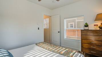 Huoneisto (1 Bedroom) | 1 makuuhuone, silitysrauta/-lauta, vuodevaatteet