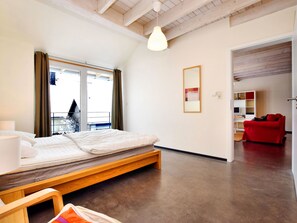 3 Schlafzimmer, Babybetten, individuell eingerichtet