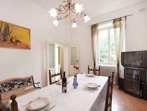 Dining - Independent House With Equipped Outdoor Area, Near the Lake (San Siro)