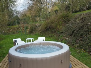 Spa - Spacious Holiday Home in Gueschart for Familes & Friends With Jacuzzi (Gueschart)