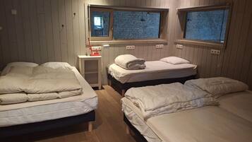 Cottage | 1 bedroom, individually furnished, bed sheets