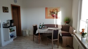 Living room - Lovely First-floor Apartment in Gernrode, in the Harz, With use of the Garden (Gernrode)