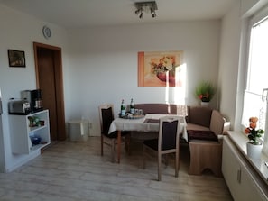 Apartment | Living room - Lovely First-floor Apartment in Gernrode, in the Harz, With use of the Garden (Gernrode)