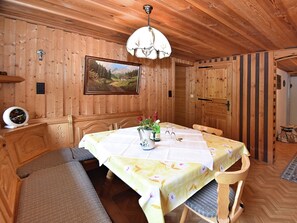Dining - Paradisiacal Apartment in Wieden With Garden (Wieden)