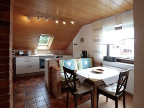 Dining - Cozy Apartment With Garden in Düdinghausen (Medebach)