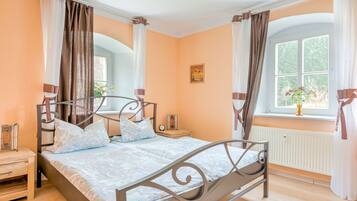 Apartment | 1 bedroom, individually furnished, bed sheets