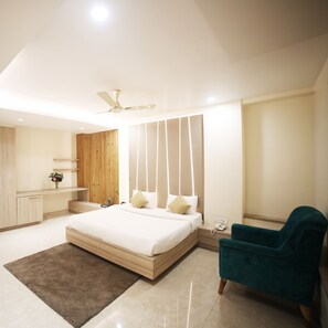 ห้องรอยัล | ตู้นิรภัยในห้องพัก, ห้องพักตกแต่งอย่างมีเอกลักษณ์, ตกแต่งพิเศษโดยเฉพาะ