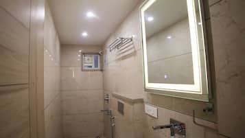 Douche, douche hydromassante, serviettes fournies, savon