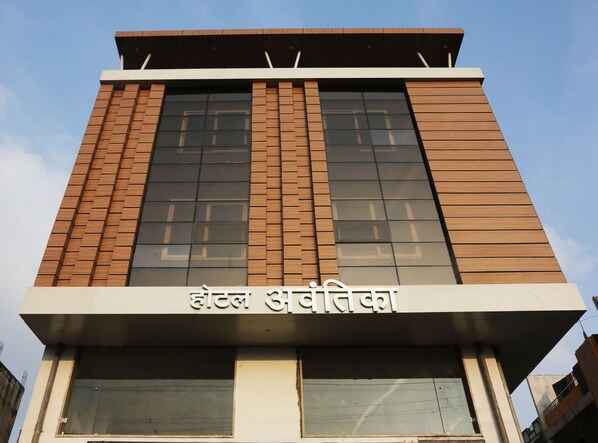 A modern building with a sign reading "Hotel Abhijna". - Hotel Avantika  (Bhopal)