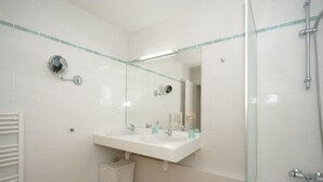 Villa | Badezimmer | Badewanne