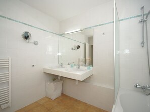Bathroom - Modern Villa in Saumane-de-vaucluse With Swimming Pool (Saumane-de-Vaucluse)