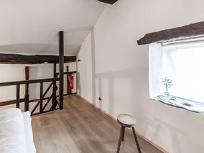 House | 1 bedroom, individually furnished