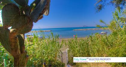 Villa Melograno ★ Villa for 8 guests with Private Access to the Beach and Garden