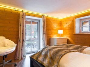 Chalet | 4 bedrooms, individually furnished, bed sheets