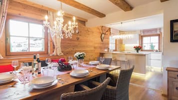 Chalet | Dining