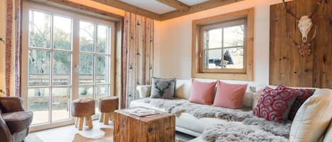 Chalet | Living area