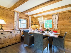Chalet | Dining