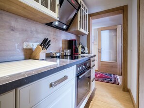 Chalet | Private kitchen - Luxurious Chalet in Zell am See Near Ski Area (Zell am See)