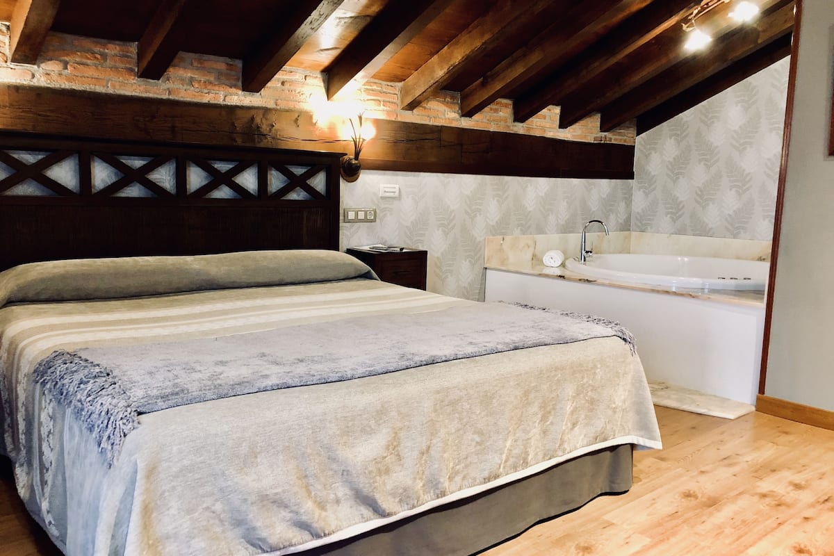 suite | 1 bedroom, minibar, in-room safe, desk