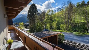 Balcony - Cozy Apartment near Ski Area in Zell am See (Zell am See)