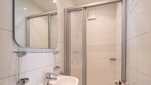 Bathroom - Cozy Apartment near Ski Area in Zell am See (Zell am See)