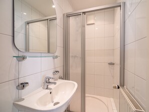 Apartment | Badezimmer | Dusche, Handtücher