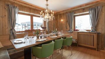 Chalet | Dining