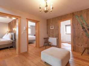 Chalet | 4 bedrooms, individually furnished, iron/ironing board, bed sheets