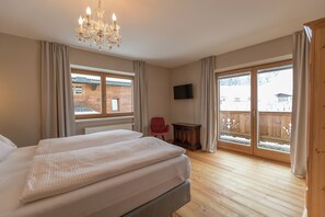 Chalet | 4 bedrooms, individually furnished, iron/ironing board, bed sheets - Unique Chalet in the Center of Elmau Near the Ski Lift (Ellmau)