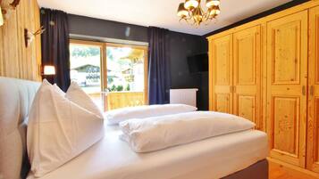 Chalet | 4 bedrooms, individually furnished, iron/ironing board, bed sheets