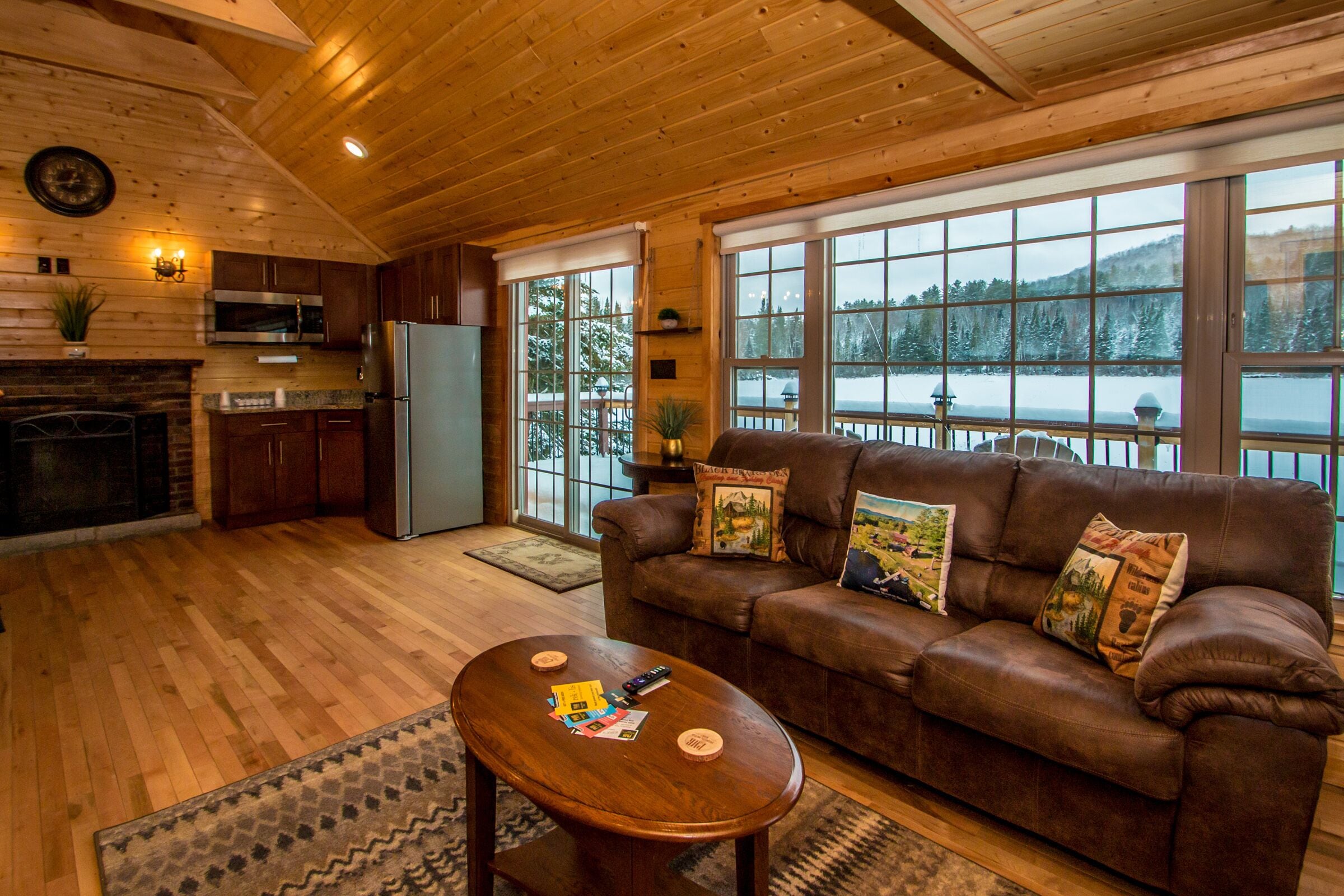 Chestnut Premier #14: Lakefront Serene Escape Cabin | Living area | 32-inch Smart TV with digital channels, TV