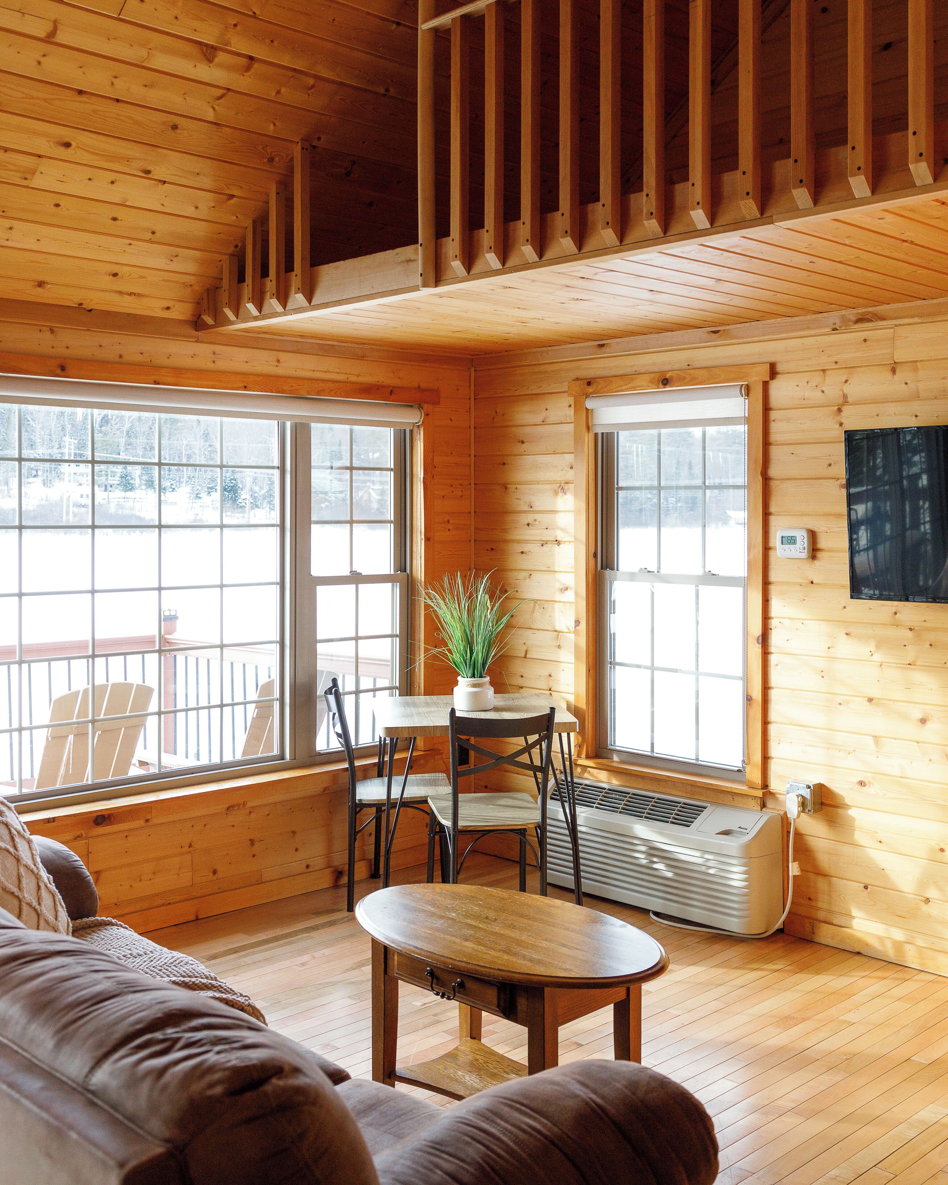 Chestnut Premier #14: Lakefront Serene Escape Cabin | Living area | 32-inch Smart TV with digital channels, TV