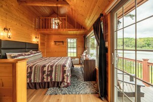 Premium bedding, down comforters, iron/ironing board, free WiFi