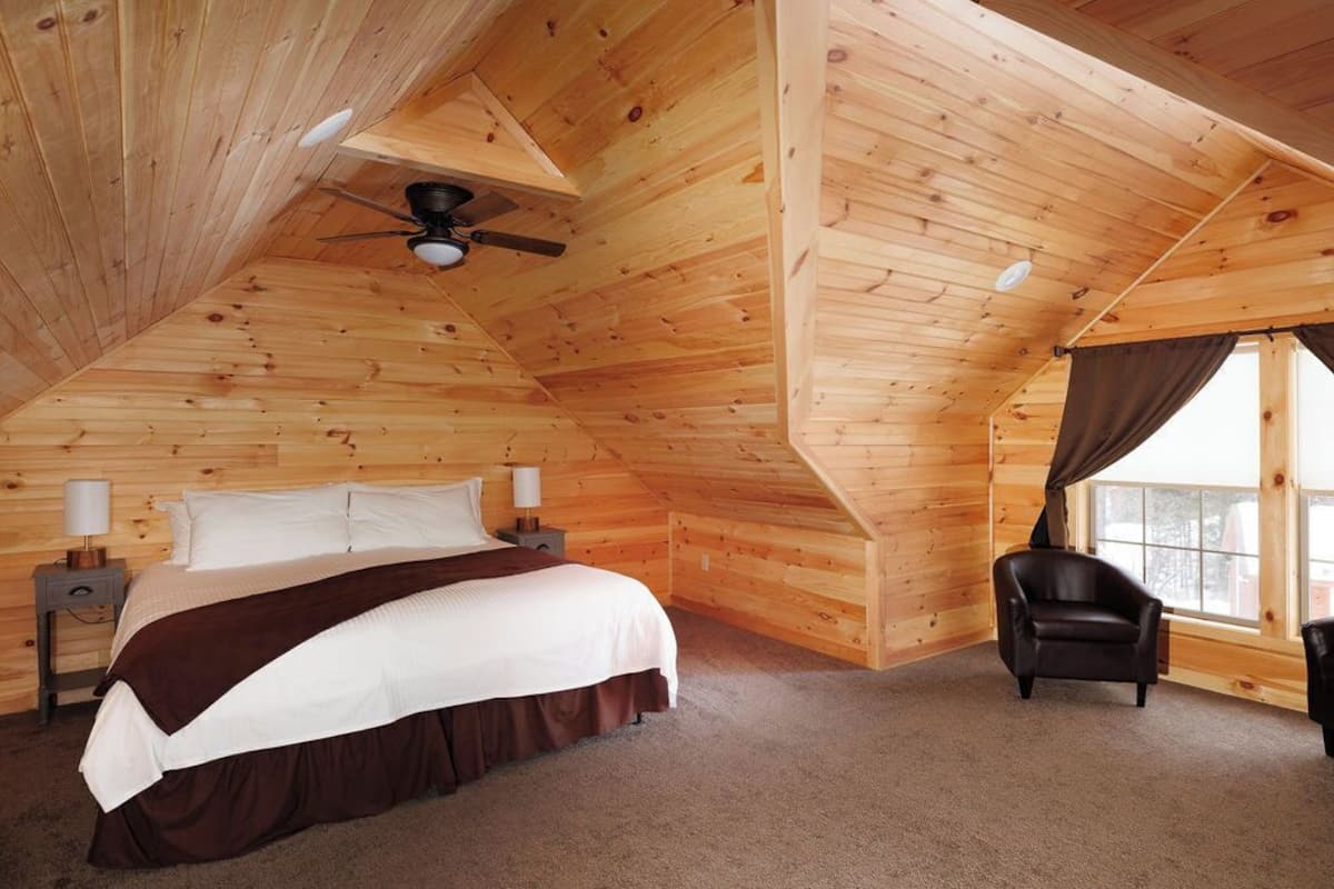 Premier Cabin | 4 bedrooms, premium bedding, down comforters, free WiFi
