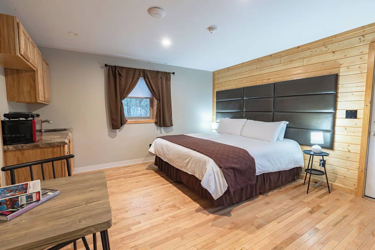 Premium bedding, down comforters, iron/ironing board, WiFi (free)