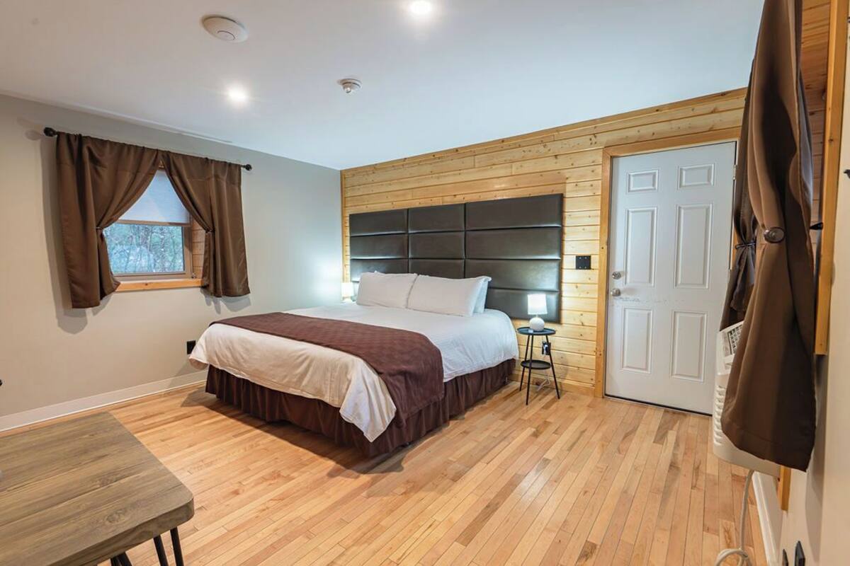 Premium bedding, down comforters, iron/ironing board, WiFi (free)