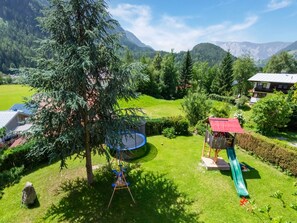 Garden - Cozy Holiday Home in Tyrol near Ski Area (Oetz)