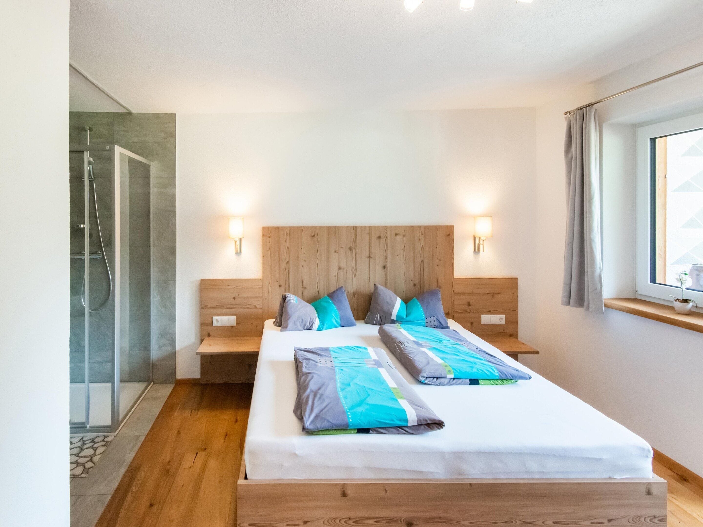 4 bedrooms, individually furnished, bed sheets