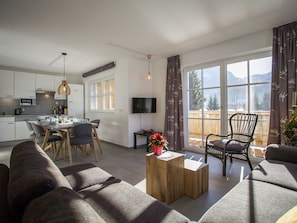 Apartment | Dining