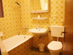 Apartment | Bathroom | Shower