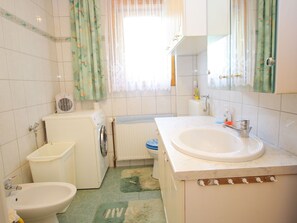 Apartment | Badezimmer | Dusche, Handtücher